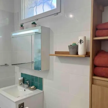 Apartment Petite Maison 300m Des Remparts, Wifi Avignon